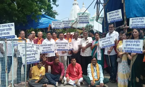 ISKCON की रथ यात्रा तिथियों को लेकर विवाद, भुवनेश्वर में संगठन ने किया विरोध प्रदर्शन ISKCON की रथ यात्रा तिथियों को लेकर विवाद, भुवनेश्वर में संगठन ने किया विरोध प्रदर्शन