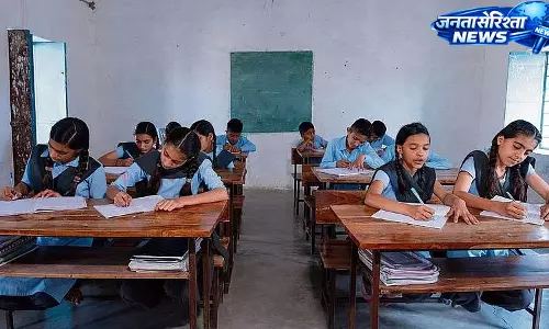 MP : नामांकन और शिक्षक-छात्र अनुपात के बावजूद उच्च कक्षाओं में बढ़ी ड्रॉपआउट दर MP : नामांकन और शिक्षक-छात्र अनुपात के बावजूद उच्च कक्षाओं में बढ़ी ड्रॉपआउट दर