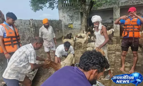 Ganges. के रौद्र रूप के बीच बड़ा रेस्क्यू ऑपरेशन Ganges. के रौद्र रूप के बीच बड़ा रेस्क्यू ऑपरेशन