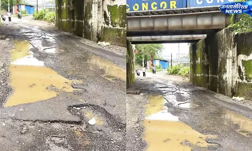 Mumbai : कल्याण रेलवे अस्पताल का रास्ता बदहाल Mumbai : कल्याण रेलवे अस्पताल का रास्ता बदहाल
