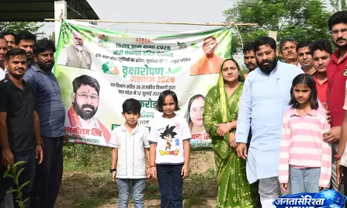 MLA लक्ष्मीराज सिंह ने किया पौधारोपण, लोगों से की हरियाली की अपील MLA लक्ष्मीराज सिंह ने किया पौधारोपण, लोगों से की हरियाली की अपील