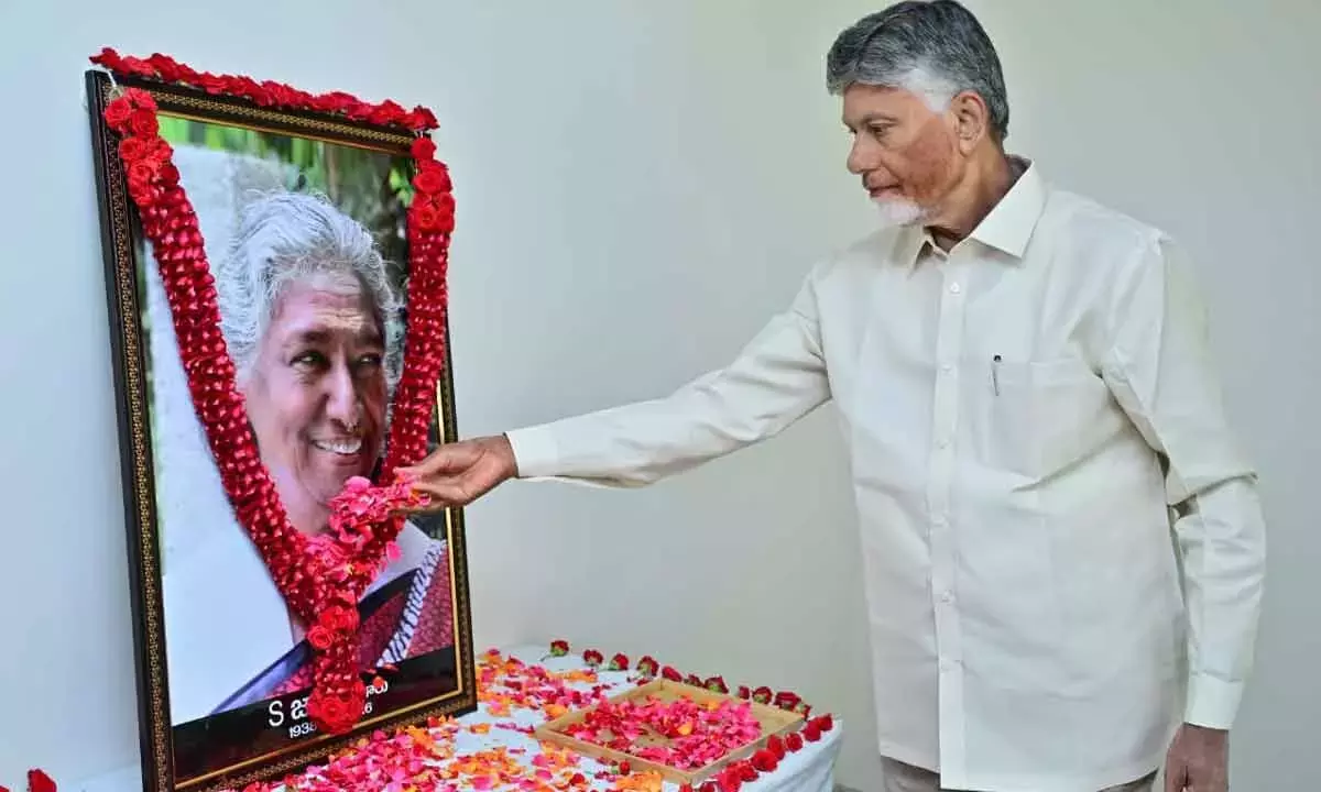 Andhra: चंद्रबाबू नायडू ने एस जानकी को श्रद्धांजलि दी