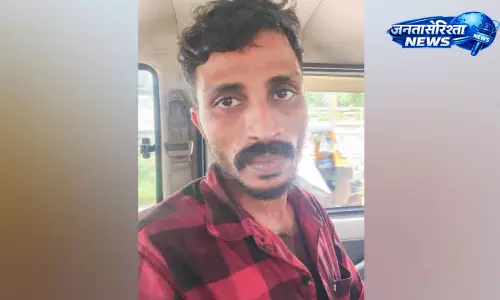 स्कूली छात्रों को ड्रग्स बेचने का आरोप, MDMA और गांजे के साथ 33 वर्षीय आरोपी गिरफ्तार स्कूली छात्रों को ड्रग्स बेचने का आरोप, MDMA और गांजे के साथ 33 वर्षीय आरोपी गिरफ्तार