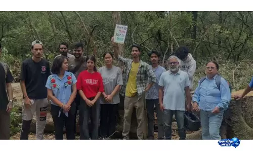 Dehradun-ऋषिकेश मार्ग पर पेड़ों की कटाई के खिलाफ प्रदर्शन Dehradun-ऋषिकेश मार्ग पर पेड़ों की कटाई के खिलाफ प्रदर्शन