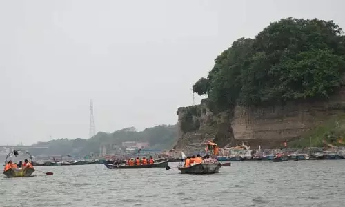 प्रयागराज में अभी और बढ़ेगा जलस्तर। प्रयागराज में अभी और बढ़ेगा जलस्तर।