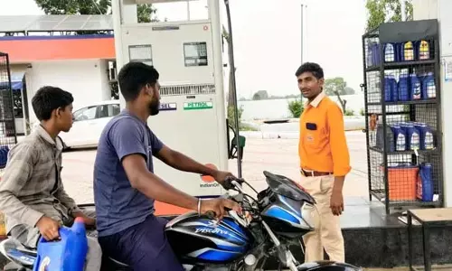 गाड़ियों के इंजन पर प्रभाव: बदायूं में E-20 पेट्रोल को लेकर बड़ा दावा गाड़ियों के इंजन पर प्रभाव: बदायूं में E-20 पेट्रोल को लेकर बड़ा दावा