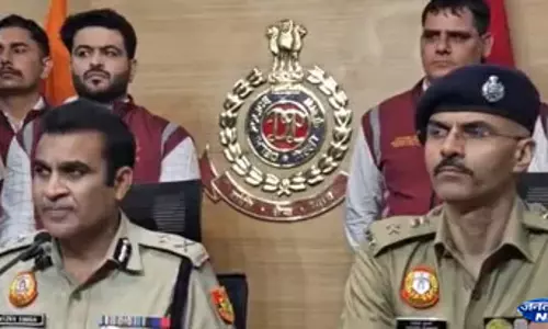 Rohini, में पुलिस की बड़ी कार्रवाई, गैंगस्टर गैंग से जुड़े तीन गिरफ्तार Rohini, में पुलिस की बड़ी कार्रवाई, गैंगस्टर गैंग से जुड़े तीन गिरफ्तार