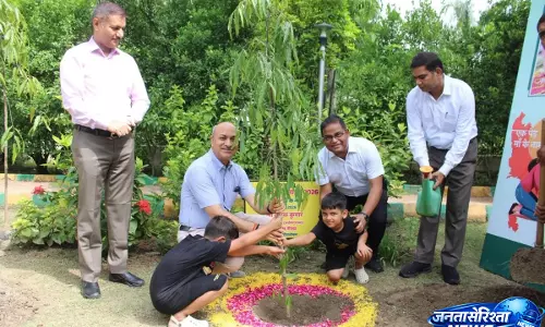 Noida, में पर्यावरण संरक्षण की पहल, प्राधिकरण अध्यक्ष ने किया पौधारोपण Noida, में पर्यावरण संरक्षण की पहल, प्राधिकरण अध्यक्ष ने किया पौधारोपण