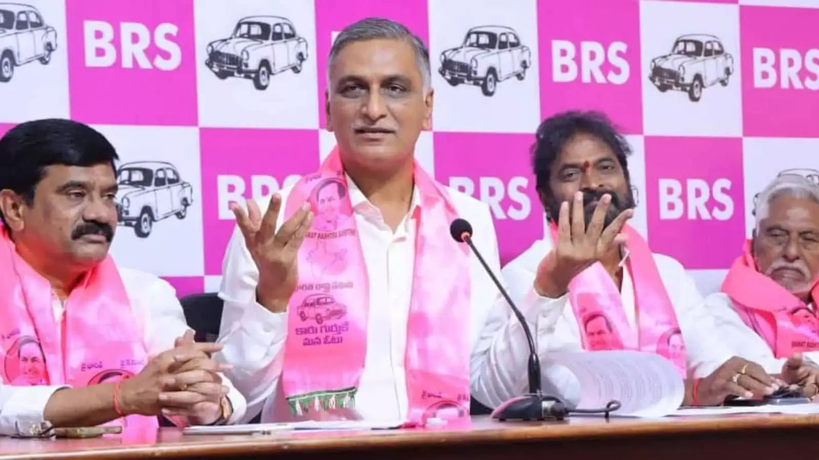 Harish Rao ने किसानों पर टिप्पणी को लेकर तेलंगाना के मुख्यमंत्री की आलोचना Harish Rao ने किसानों पर टिप्पणी को लेकर तेलंगाना के मुख्यमंत्री की आलोचना