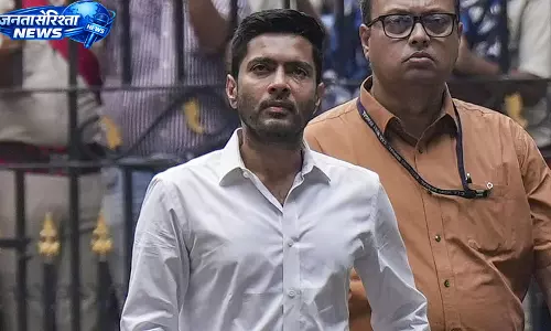 TMC सांसद अभिषेक बनर्जी के खिलाफ FIR दर्ज, हेल्थकेयर पहल से जुड़े मामले में महिला ने की शिकायत TMC सांसद अभिषेक बनर्जी के खिलाफ FIR दर्ज, हेल्थकेयर पहल से जुड़े मामले में महिला ने की शिकायत