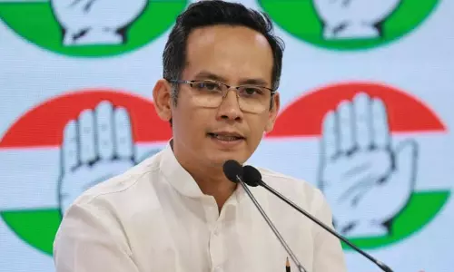 प्रणब डोले की गिरफ्तारी पर सियासत: कांग्रेस ने बीजेपी सरकार को घेरा प्रणब डोले की गिरफ्तारी पर सियासत: कांग्रेस ने बीजेपी सरकार को घेरा