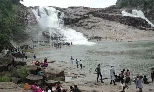 आदिलाबाद का सीक्रेट वॉटरफॉल: जहाँ मानसून की दहाड़ के बीच छिपा है सुकून
