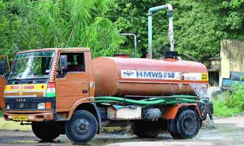 हैदराबाद में गहराया जल संकट: अपार्टमेंट्स में वाटर टैंकरों पर निर्भरता 3 गुना बढ़ी हैदराबाद में गहराया जल संकट: अपार्टमेंट्स में वाटर टैंकरों पर निर्भरता 3 गुना बढ़ी