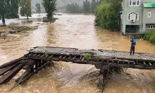 Srinagar : अचानक आई बाढ़ ने कृषि भूमि और रिहायशी इलाकों को पहुंचाया नुकसान Srinagar : अचानक आई बाढ़ ने कृषि भूमि और रिहायशी इलाकों को पहुंचाया नुकसान