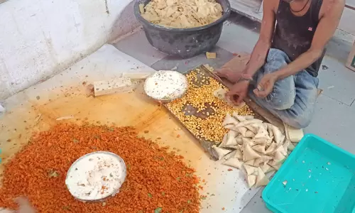 H-FAST टीम ने फूड सेफ्टी उल्लंघन के लिए वारासीगुडा रेस्टोरेंट पर केस किया