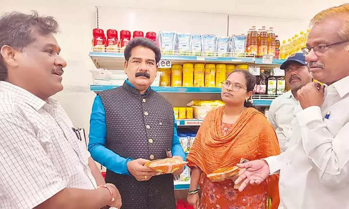 Telangana: खाद्य पदार्थों में मिलावट पर बड़ी कार्रवाई Telangana: खाद्य पदार्थों में मिलावट पर बड़ी कार्रवाई
