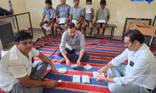 बच्चों ने गुप्त मतदान से चुनी अपनी सरकार, लोकतंत्र का व्यवहारिक पाठ पढ़ा रहे विद्यालय बच्चों ने गुप्त मतदान से चुनी अपनी सरकार, लोकतंत्र का व्यवहारिक पाठ पढ़ा रहे विद्यालय
