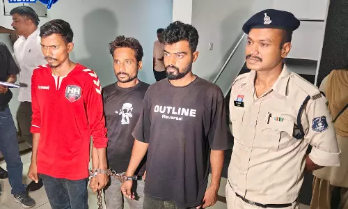 भाठागांव बस स्टैंड से 10 किलो गांजे के साथ पकड़ाए अंतर्राज्यीय गांजा तस्कर भाठागांव बस स्टैंड से 10 किलो गांजे के साथ पकड़ाए अंतर्राज्यीय गांजा तस्कर