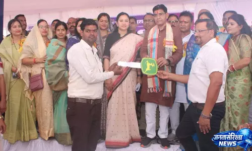 बदली बिलाईगढ़ के तिहारूराम की तकदीर: 4 लाख रूपए के अनुदान से मिला ट्रैक्टर बदली बिलाईगढ़ के तिहारूराम की तकदीर: 4 लाख रूपए के अनुदान से मिला ट्रैक्टर