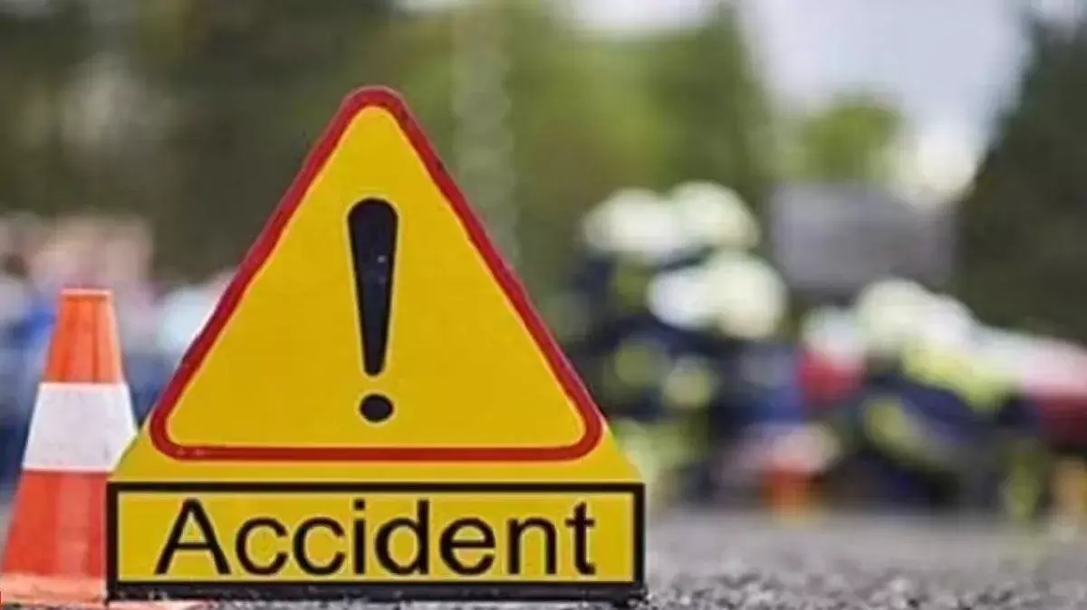 तिरुवनंतपुरम एमसी रोड पर दो KSRTC बसों और कार की टक्कर में पांच लोग घायल हो गए