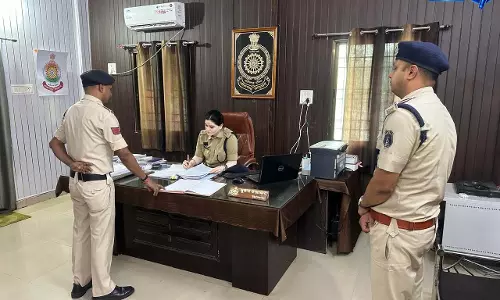 राजनांदगांव में SP अंकिता शर्मा का डोंगरगढ़ थाना निरीक्षण राजनांदगांव में SP अंकिता शर्मा का डोंगरगढ़ थाना निरीक्षण