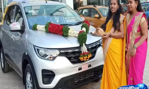 family  कार खरीदने का मौका, Renault Triber पर ₹60,000 तक की बचत