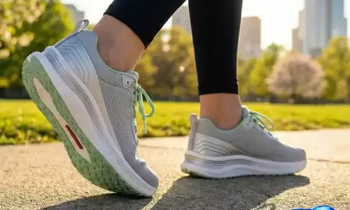 Fit  रहने की राह होगी आसान, ये वॉकिंग शूज देंगे आराम और मजबूती का साथ