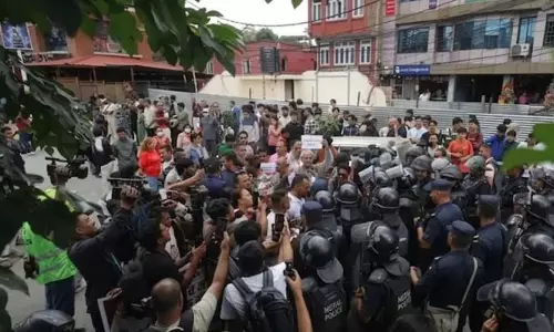 बालेन शाह के खिलाफ Gen-Z की नाराजगी, सड़कों पर दिखा गुस्सा बालेन शाह के खिलाफ Gen-Z की नाराजगी, सड़कों पर दिखा गुस्सा
