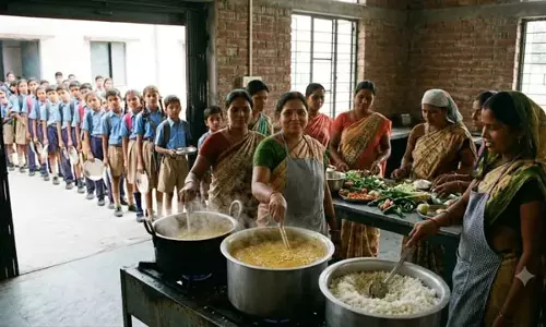 गोरखपुर के स्कूलों में रसोइयों का होगा पुनर्निर्धारण, जल्द भेजी जाएगी रिपोर्ट