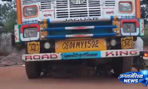 Nabarangpur सड़क हादसे में एक परिवार के 3 सदस्यों की मौत, मां-बेटा घायल Nabarangpur सड़क हादसे में एक परिवार के 3 सदस्यों की मौत, मां-बेटा घायल