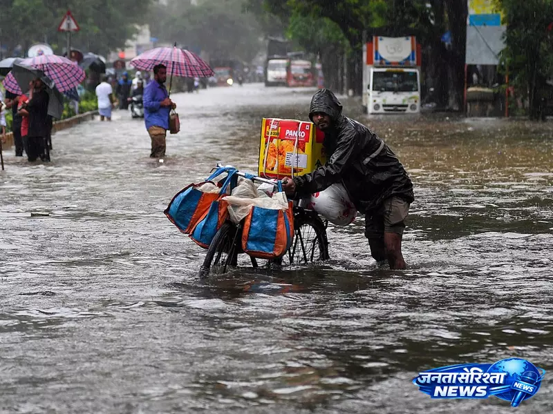 मानसून का कहर: राज्यों में भारी बारिश और भूस्खलन से तबाही मानसून का कहर: राज्यों में भारी बारिश और भूस्खलन से तबाही