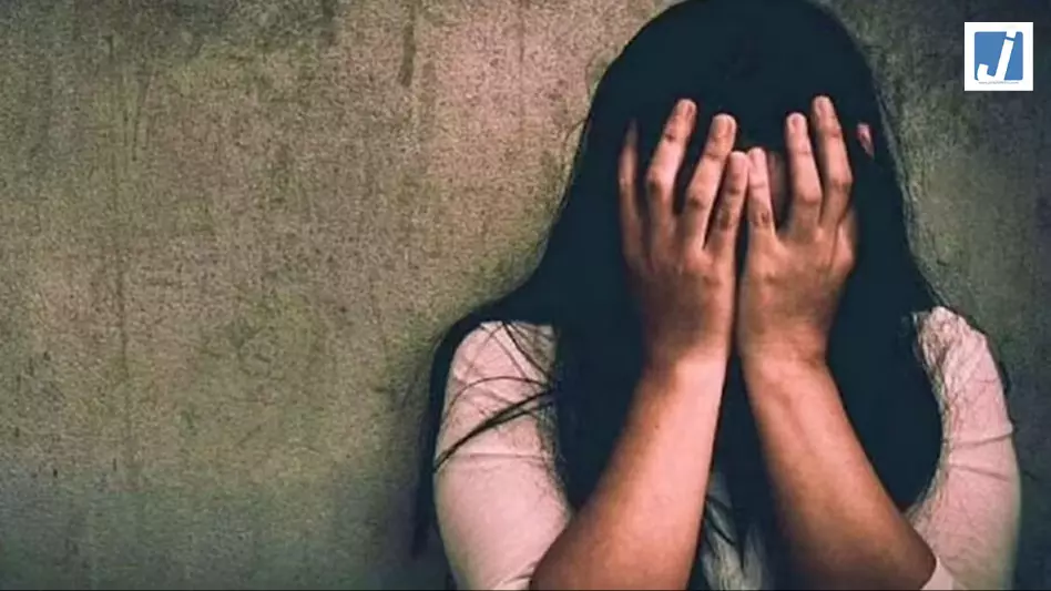 पिता ने रिश्तों को कलंकित किया, बेटी पर डाली बुरी नजर पिता ने रिश्तों को कलंकित किया, बेटी पर डाली बुरी नजर