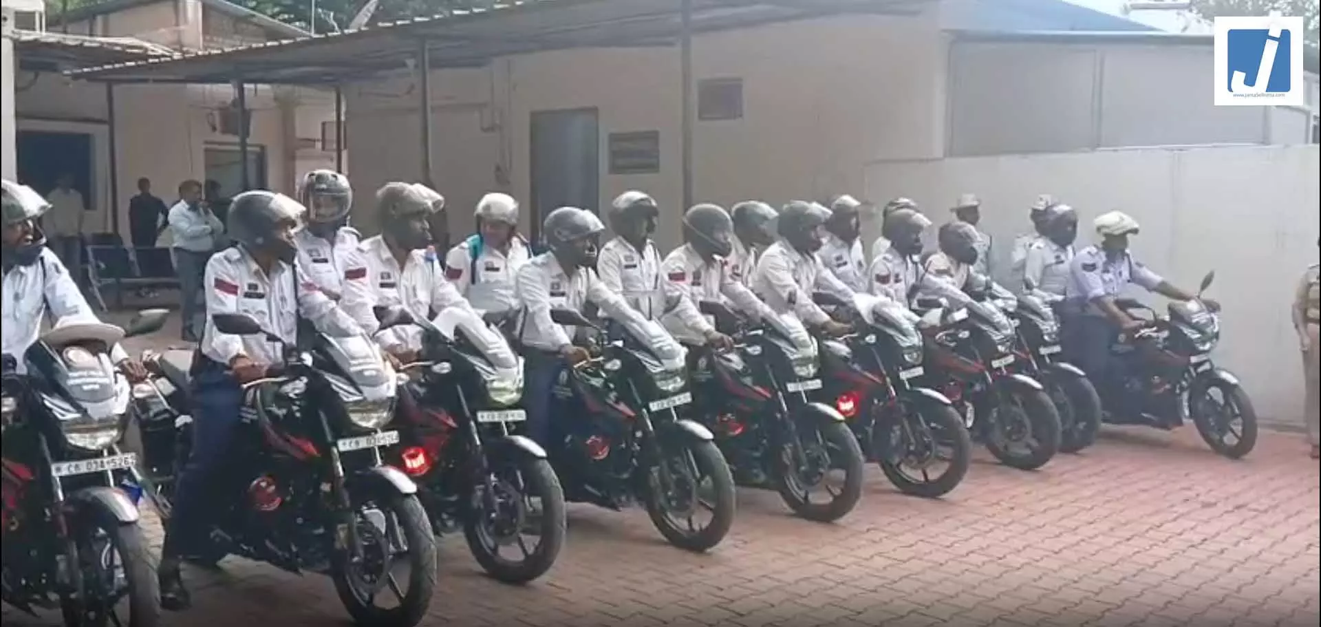 रायपुर में ट्रैफिक जाम से मिलेगी निजात, इन नंबर पर करें कॉल रायपुर में ट्रैफिक जाम से मिलेगी निजात, इन नंबर पर करें कॉल
