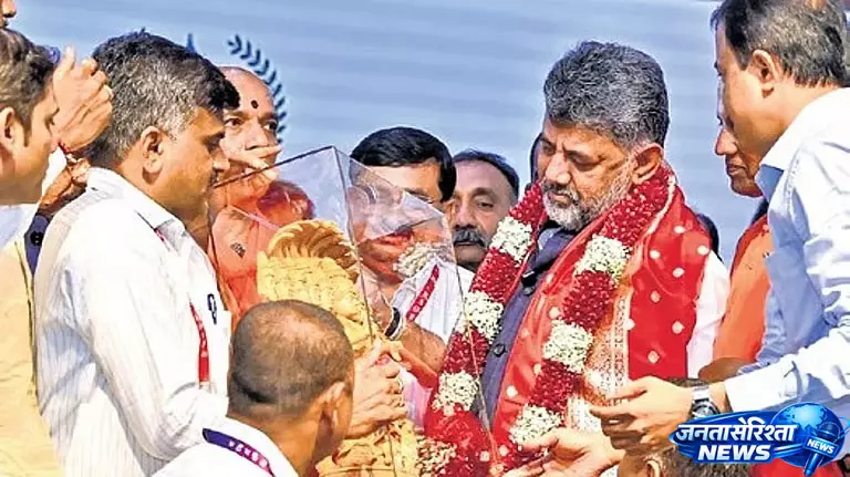 Karnataka : शिकायतों के समाधान के लिए अलग विभाग बनाएगी सरकार Karnataka : शिकायतों के समाधान के लिए अलग विभाग बनाएगी सरकार