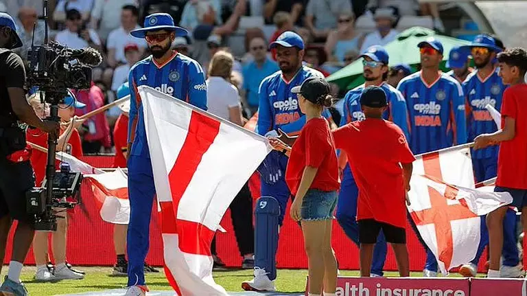 टीम इंडिया का इंग्लैंड दौरा निराशाजनक अंत, T20 सीरीज में 4-0 से मिली करारी हार टीम इंडिया का इंग्लैंड दौरा निराशाजनक अंत, T20 सीरीज में 4-0 से मिली करारी हार