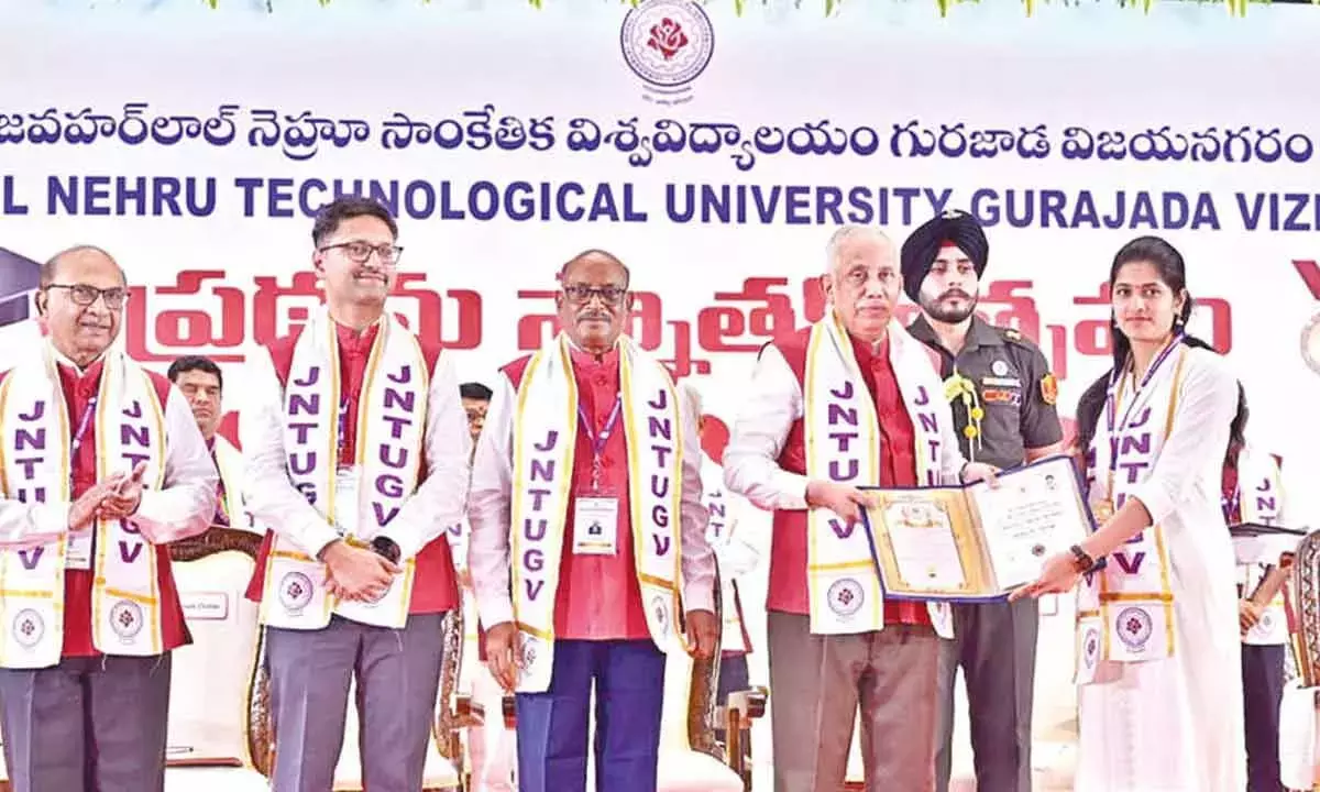Andhra: राज्यपाल ने छात्रों से नौकरी देने वाले बनने का आह्वान किया Andhra: राज्यपाल ने छात्रों से नौकरी देने वाले बनने का आह्वान किया
