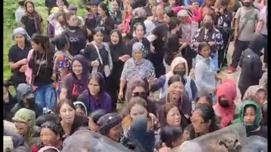 Manipur: इंफाल वेस्ट में घरों को बनाया निशाना, दो गिरफ्तार; सुरक्षाबल अलर्ट पर Manipur: इंफाल वेस्ट में घरों को बनाया निशाना, दो गिरफ्तार; सुरक्षाबल अलर्ट पर