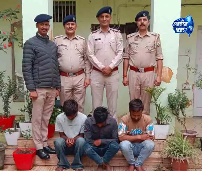 Solan महिला हत्या प्रयास मामले में 3 आरोपी गिरफ्तार Solan महिला हत्या प्रयास मामले में 3 आरोपी गिरफ्तार