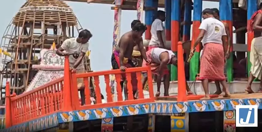 जगन्नाथ रथ यात्रा: रथ निर्माण से लेकर सजावट तक, पुरी में तैयारियां अंतिम चरण में जगन्नाथ रथ यात्रा: रथ निर्माण से लेकर सजावट तक, पुरी में तैयारियां अंतिम चरण में