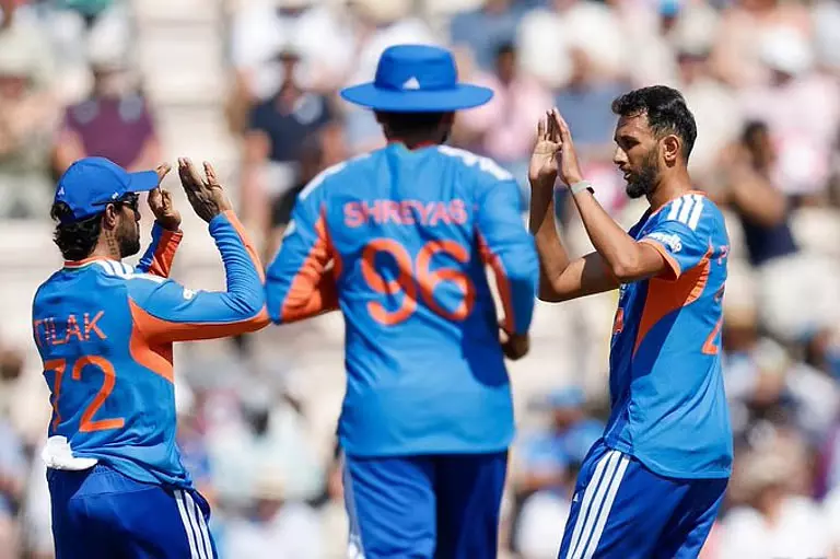 इंग्लैंड ने भारत को हराया, T20 में छीना नंबर-1 ताज इंग्लैंड ने भारत को हराया, T20 में छीना नंबर-1 ताज