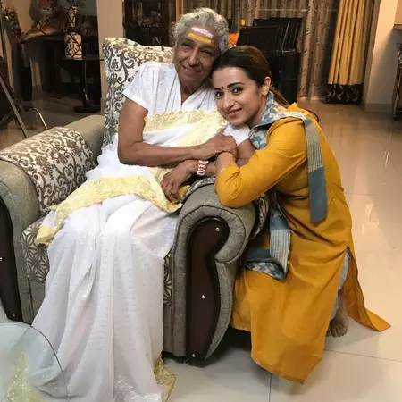 एस. जानकी के निधन पर भावुक हुईं तृषा कृष्णन, बोलीं- आपकी आवाज हमेशा अमर रहेगी एस. जानकी के निधन पर भावुक हुईं तृषा कृष्णन, बोलीं- आपकी आवाज हमेशा अमर रहेगी