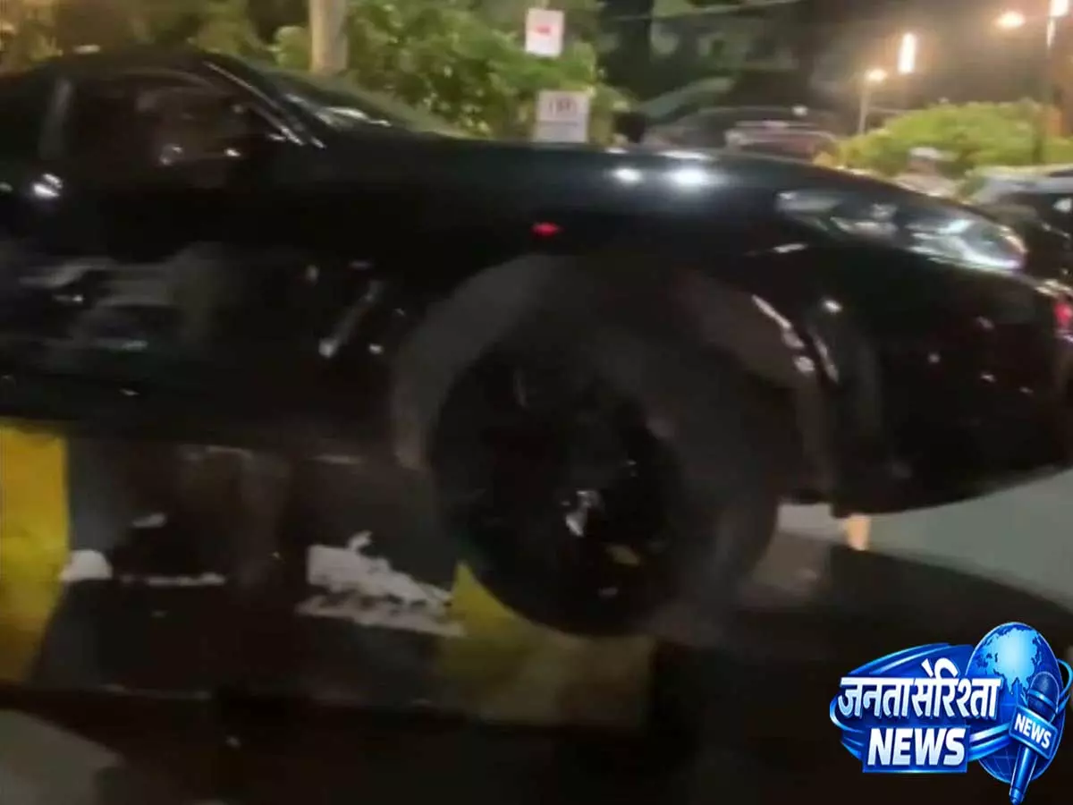 Hyderabad में तेज रफ्तार BMW का हादसा, KBR पार्क रोड पर डिवाइडर से भिड़ी कार Hyderabad में तेज रफ्तार BMW का हादसा, KBR पार्क रोड पर डिवाइडर से भिड़ी कार
