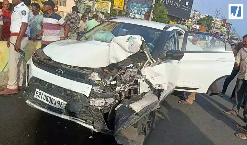 तेज रफ्तार कार ने कई वाहनों को मारी टक्कर, पुलिस कांस्टेबल की मौत तेज रफ्तार कार ने कई वाहनों को मारी टक्कर, पुलिस कांस्टेबल की मौत