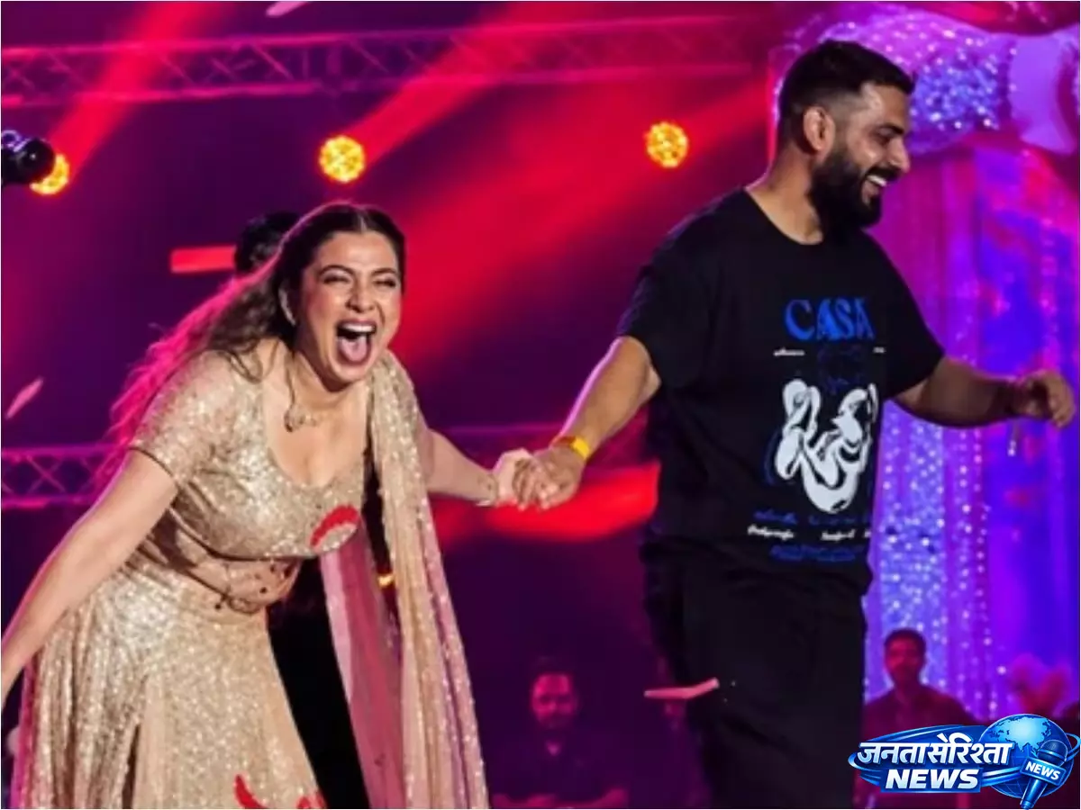 Concert के बीच जैस्मिन सैंडलस ने दिखाई अपनी लव स्टोरी की झलक Concert के बीच जैस्मिन सैंडलस ने दिखाई अपनी लव स्टोरी की झलक