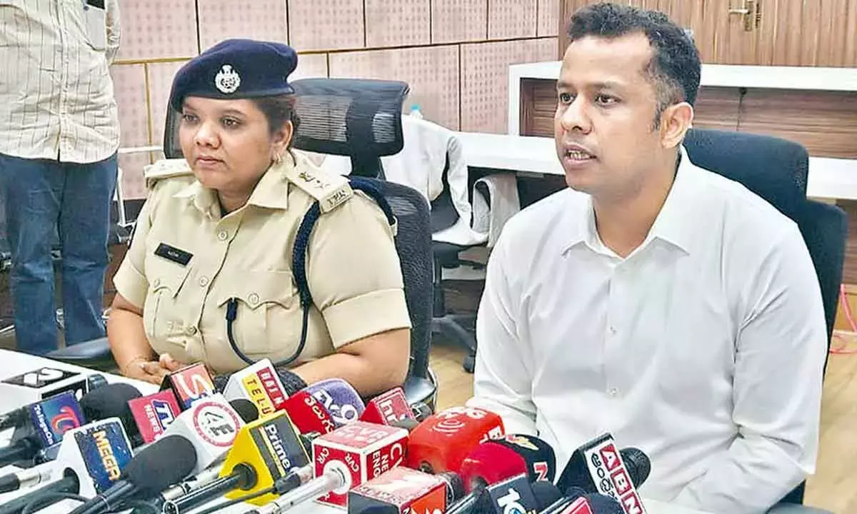 AP ने अवैध मछली पकड़ने के सबूतों के साथ टीएन, पुडुचेरी के अधिकारियों का सामना किया AP ने अवैध मछली पकड़ने के सबूतों के साथ टीएन, पुडुचेरी के अधिकारियों का सामना किया