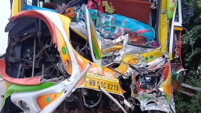 बालेश्वर में NH-16 पर प्राइवेट बस की ट्रक से टक्कर, ड्राइवर और हेल्पर गंभीर रूप से घायल बालेश्वर में NH-16 पर प्राइवेट बस की ट्रक से टक्कर, ड्राइवर और हेल्पर गंभीर रूप से घायल