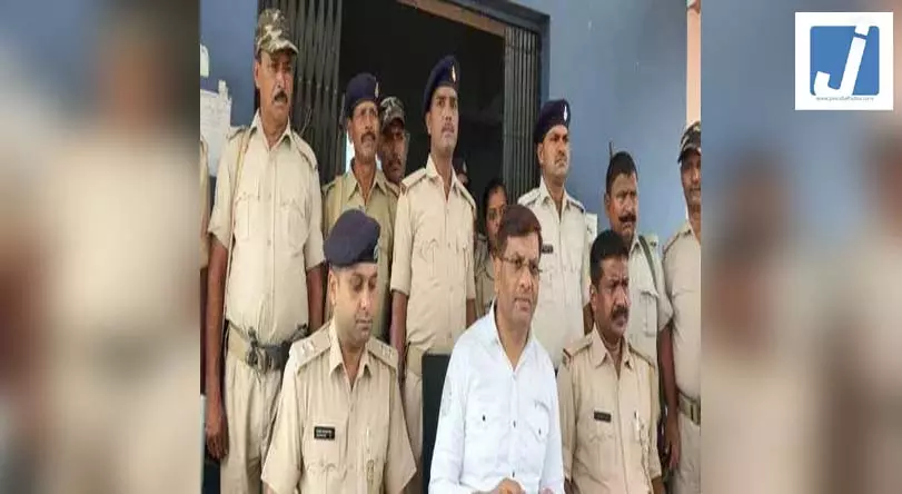 50 लाख की नकली ब्रांडेड विदेश शराब जब्त, फैक्ट्री सील 50 लाख की नकली ब्रांडेड विदेश शराब जब्त, फैक्ट्री सील