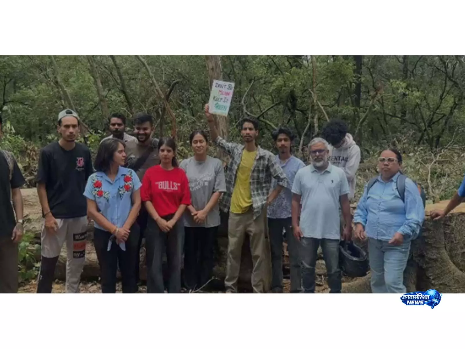 Dehradun-ऋषिकेश मार्ग पर पेड़ों की कटाई के खिलाफ प्रदर्शन Dehradun-ऋषिकेश मार्ग पर पेड़ों की कटाई के खिलाफ प्रदर्शन