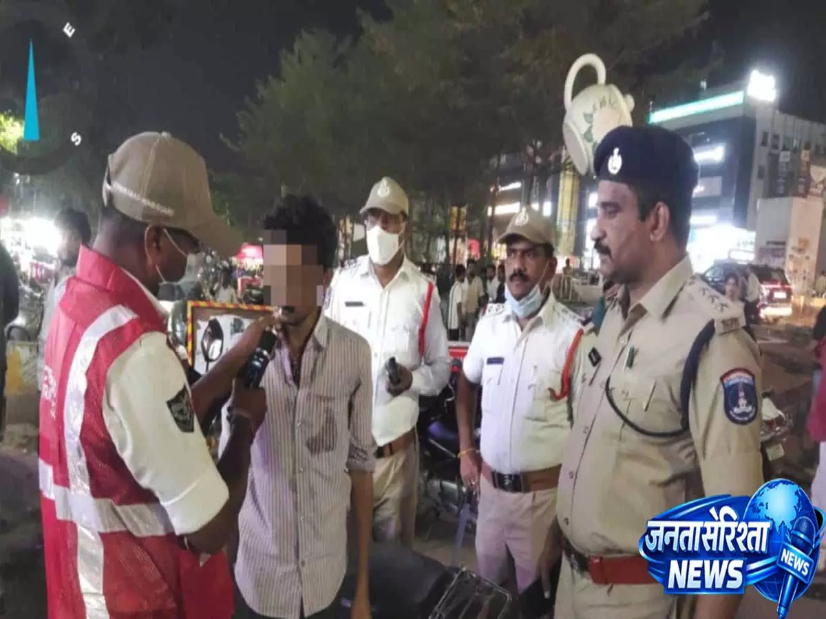 हैदराबाद में ड्रंक एंड ड्राइव के खिलाफ सख्त कार्रवाई, 354 मामलों की पुष्टि हैदराबाद में ड्रंक एंड ड्राइव के खिलाफ सख्त कार्रवाई, 354 मामलों की पुष्टि