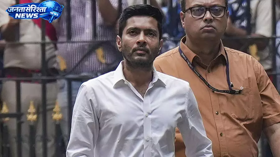 TMC सांसद अभिषेक बनर्जी के खिलाफ FIR दर्ज, हेल्थकेयर पहल से जुड़े मामले में महिला ने की शिकायत TMC सांसद अभिषेक बनर्जी के खिलाफ FIR दर्ज, हेल्थकेयर पहल से जुड़े मामले में महिला ने की शिकायत